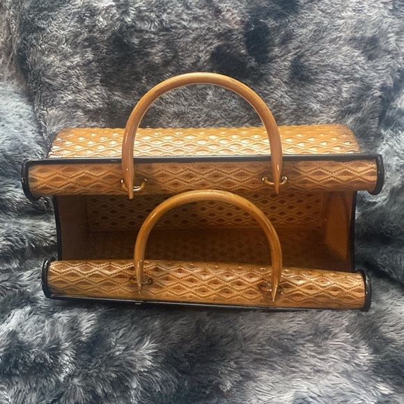 Unique Metal Magazine/ Blanket Holder - Picture 7 of 16